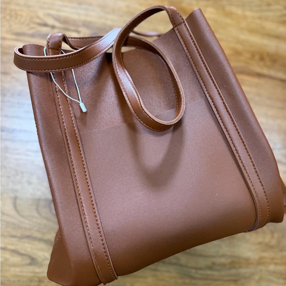 Chic Tan Leather Tote Bag